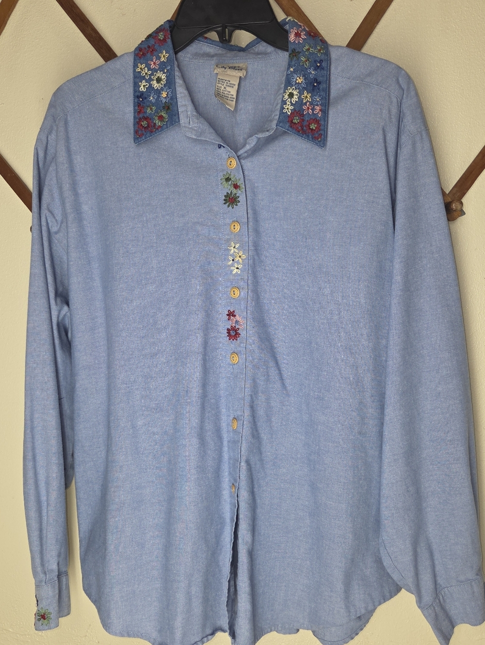 🛍Koret City Blues Vintage Chambray Buttondown w. Floral Embroidery XL